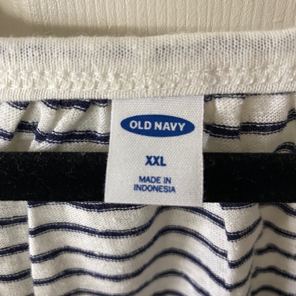 Old Navy Tee XXL